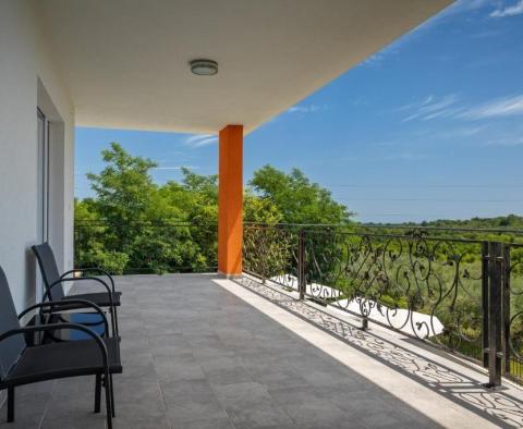 Villa familiale à Buje avec vue panoramique, à vendre - pic 32