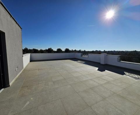 Wohnung mit 3 Schlafzimmern im ersten Stock mit Dachterrasse in Porec, zu verkaufen - foto 4