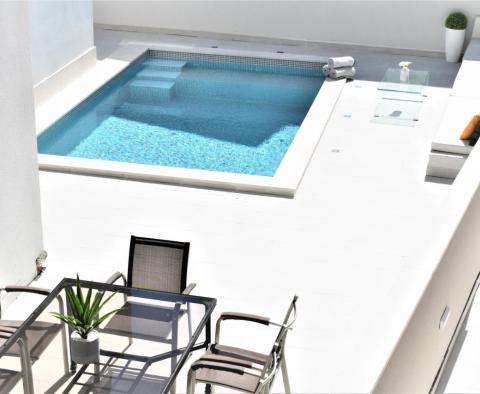 Appartement 4**** étoiles avec piscine à seulement 100 mètres de la mer à Drasnice, Riviera de Makarska, à vendre - pic 6