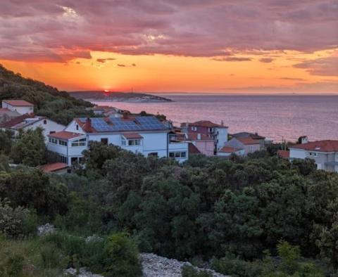 Prodej pozemku na ostrově Cres, Miholašćica, 300 m od moře 