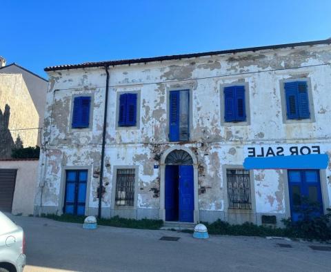 Teljes felújításra váró ház, 1. vonal a tengerhez, Mali Losinj, eladó - pic 2