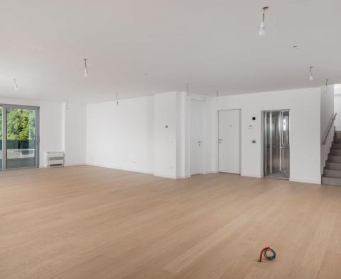 Penthouse in einem Neubau mit Pool auf dem Dach oberhalb des Zentrums von Opatija, idyllische Umgebung, zu verkaufen - foto 10