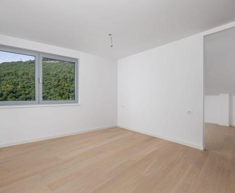 Penthouse in einem Neubau mit Pool auf dem Dach oberhalb des Zentrums von Opatija, idyllische Umgebung, zu verkaufen - foto 23