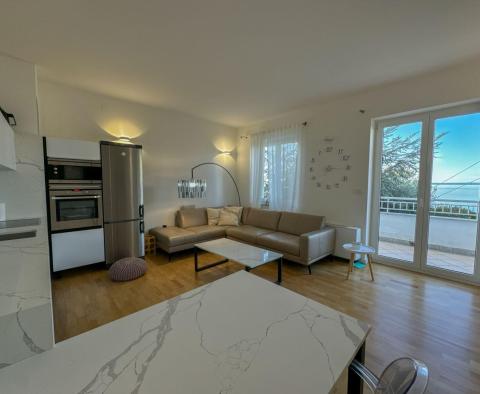 Appartement à Icici dans un bel immeuble avec terrasse et vue à seulement 250 m de la plage, à vendre 