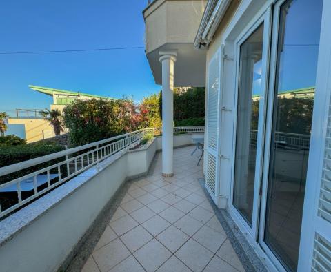 Appartement à Icici dans un bel immeuble avec terrasse et vue à seulement 250 m de la plage, à vendre - pic 9