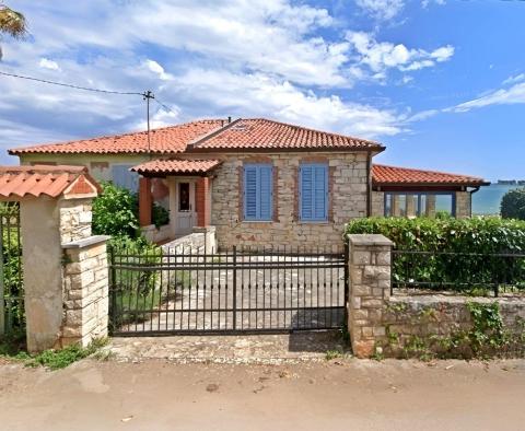 1ère rangée de la mer! Maison à Umag, à vendre! 