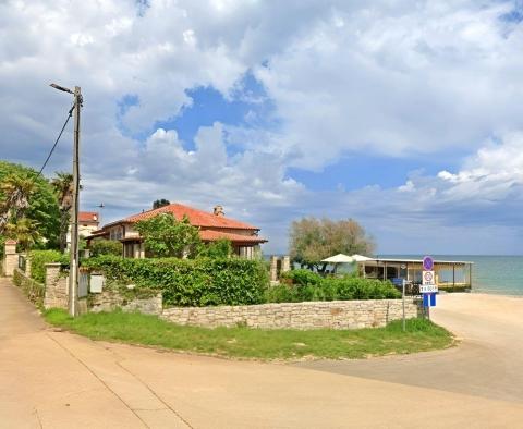 1ère rangée de la mer! Maison à Umag, à vendre! - pic 3