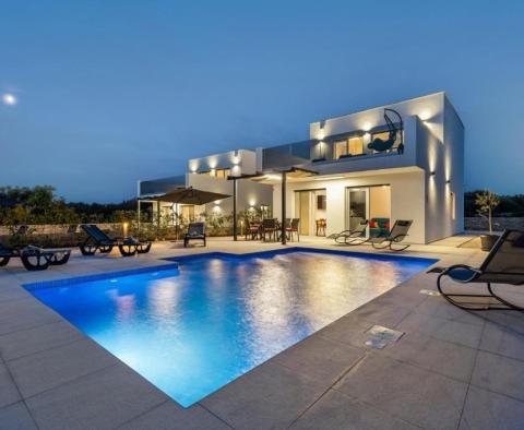 Modern villa in a quiet location in Svetvincenat, for sale - pic 2