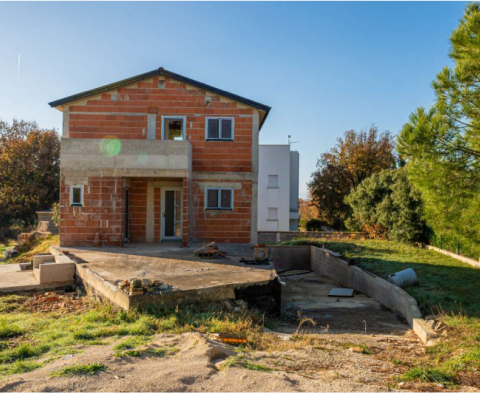 Villa Roh-Bau à Ližnjan, à 800 m de la mer, à vendre 