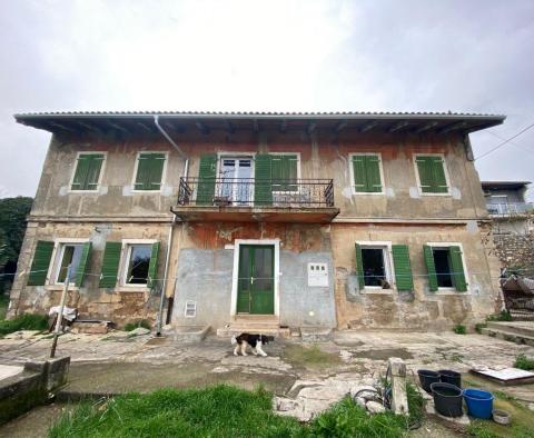 Freistehende alte italienische Villa aus dem Jahr 1912 mit Meerblick und 2.383 m2 Garten in Rijeka, zu verkaufen 