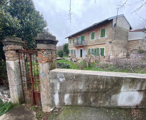 Freistehende alte italienische Villa aus dem Jahr 1912 mit Meerblick und 2.383 m2 Garten in Rijeka, zu verkaufen - foto 5