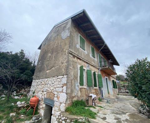 Freistehende alte italienische Villa aus dem Jahr 1912 mit Meerblick und 2.383 m2 Garten in Rijeka, zu verkaufen - foto 6