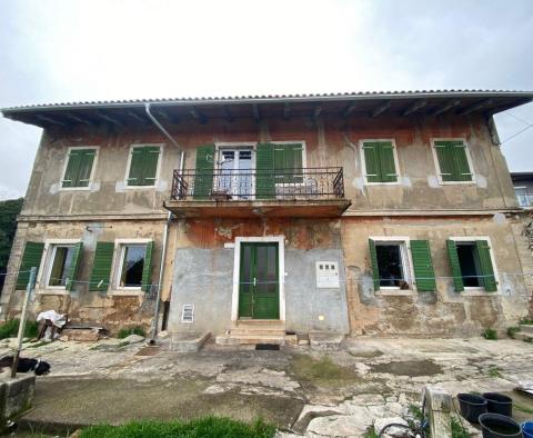 Freistehende alte italienische Villa aus dem Jahr 1912 mit Meerblick und 2.383 m2 Garten in Rijeka, zu verkaufen - foto 10