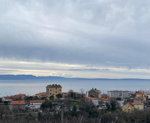 Freistehende alte italienische Villa aus dem Jahr 1912 mit Meerblick und 2.383 m2 Garten in Rijeka, zu verkaufen - foto 13