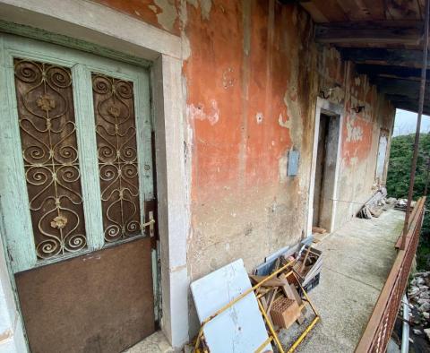 Freistehende alte italienische Villa aus dem Jahr 1912 mit Meerblick und 2.383 m2 Garten in Rijeka, zu verkaufen - foto 35