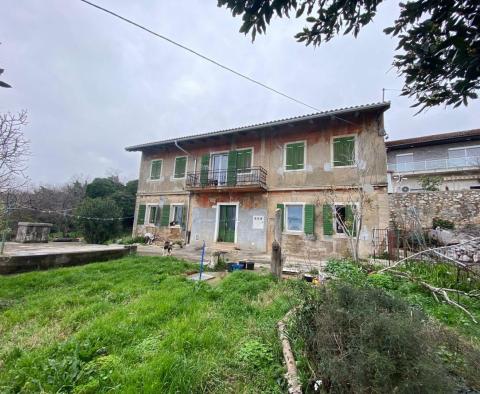 Freistehende alte italienische Villa aus dem Jahr 1912 mit Meerblick und 2.383 m2 Garten in Rijeka, zu verkaufen - foto 47