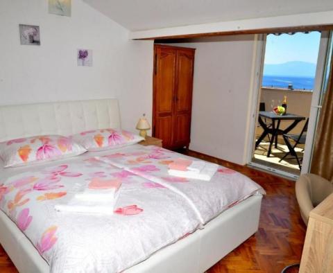 Apartment house with 9 bedrooms and a sea view in Malinska, for sale - pic 4