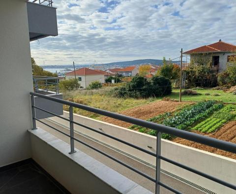 Appartement neuf de 2 chambres dans un complexe de luxe avec piscine à Seget Donji, à vendre - pic 11