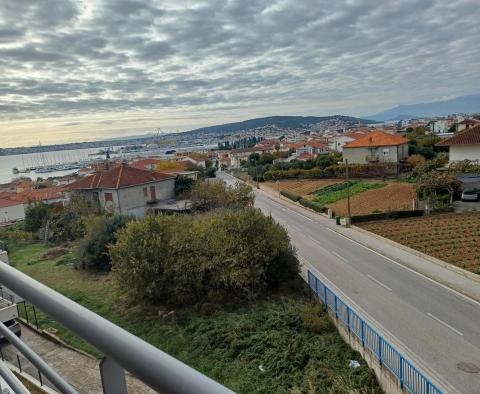 Appartement neuf de 2 chambres dans un complexe de luxe avec piscine à Seget Donji, à vendre - pic 18