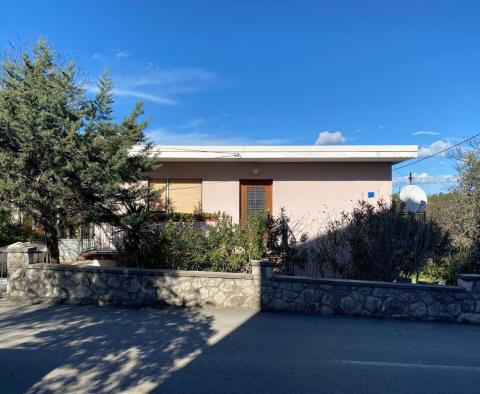 Haus in Jadranovo, Crikvenica, 270 m vom Meer entfernt, zu verkaufen 