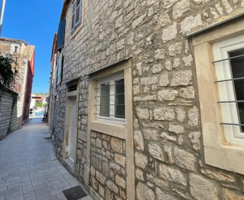 Charmante maison en pierre à 20 mètres de la mer à Stari-Grad, Hvar, à vendre - pic 2