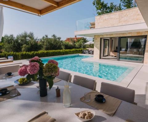 Villa dans la région de Zadar, à 800 m de la mer, à vendre - pic 4