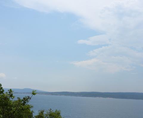 Terrain à bâtir à Crikvenica, 1ère rangée de la mer, à vendre  