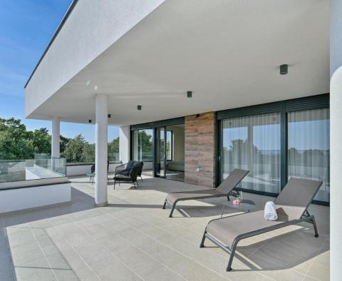 Neue 5***** Villa in Peroj, 500 Meter vom Strand entfernt, zu verkaufen - foto 14