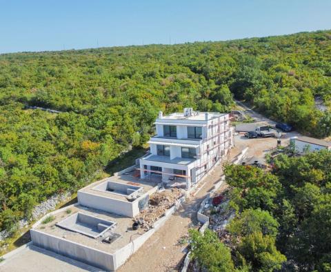 Moderne Villa mit Swimmingpool und Garage und Panoramablick auf das Meer in Kostrena, zu verkaufen 