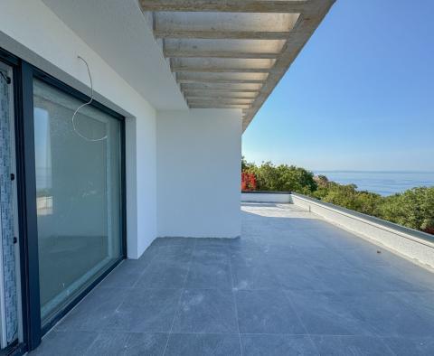 Moderne Villa mit Swimmingpool und Garage und Panoramablick auf das Meer in Kostrena, zu verkaufen - foto 10