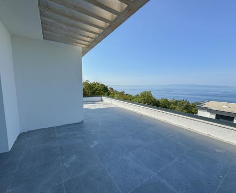 Moderne Villa mit Swimmingpool und Garage und Panoramablick auf das Meer in Kostrena, zu verkaufen - foto 12