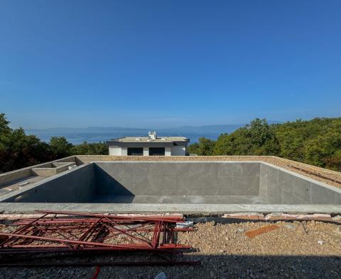 Moderne Villa mit Swimmingpool und Garage und Panoramablick auf das Meer in Kostrena, zu verkaufen - foto 14