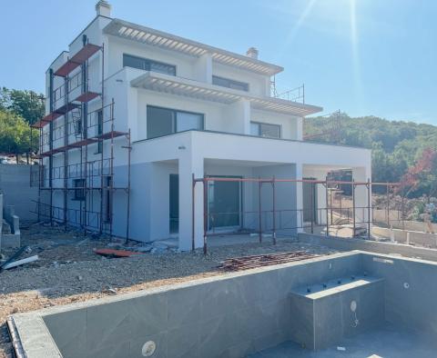 Moderne Villa mit Swimmingpool und Garage und Panoramablick auf das Meer in Kostrena, zu verkaufen - foto 15