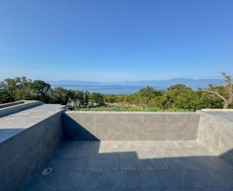 Villa neuve moderne avec piscine à débordement, garage, jardin, vue panoramique sur la mer à Kostrena, à vendre - pic 7