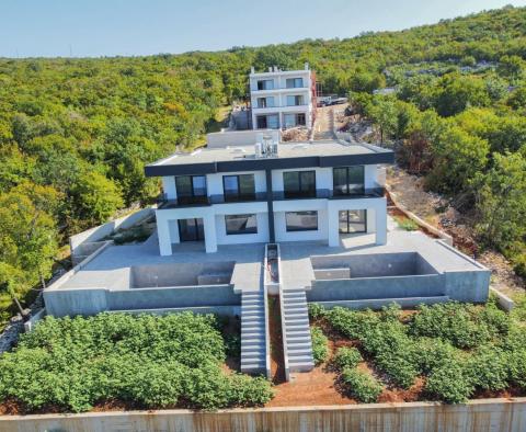 Villa neuve moderne avec piscine à débordement, garage, jardin, vue panoramique sur la mer à Kostrena, à vendre - pic 9