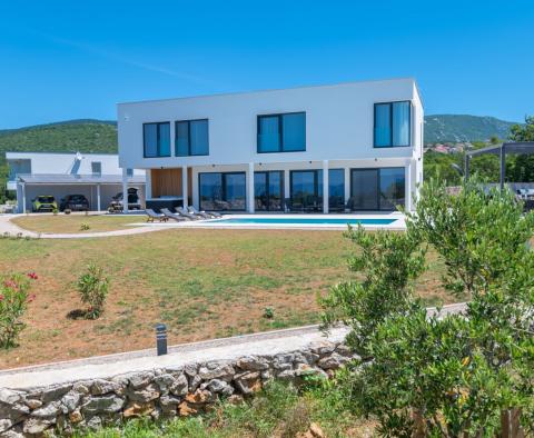 Villa neuve de qualité supérieure à Crikvenica avec vue et piscine, à vendre 