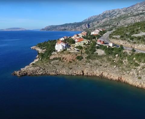 Többlakásos ház közvetlenül a tenger mellett Senj környékén eladó 