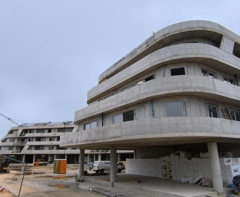 Erschwingliche luxuriöse Maisonette-Wohnung mit 2 Schlafzimmern in attraktiver Lage im Zentrum von Porec - foto 14