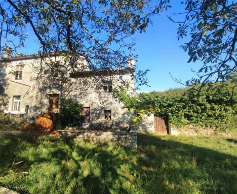 Stone house in Labin area with land plot of 3956 sq.m. - pic 2