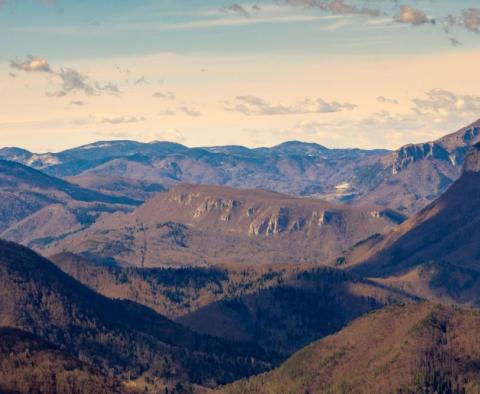 Exkluzivní dřevěná vila v Ravna Gora na 3893 m2. ze země - pic 5