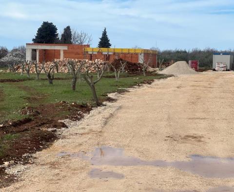 Projekt 8 vil s bazény na prodej v Majmajole - pic 24