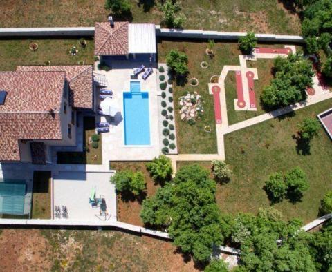 Beautiful villa with pool and garden of 2000m2 in Svetvincenat - pic 2