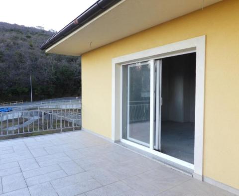 Spacieuse maison individuelle 580m2 avec vue mer sur un terrain de 3200 m2 à Pobri, Opatija - pic 41