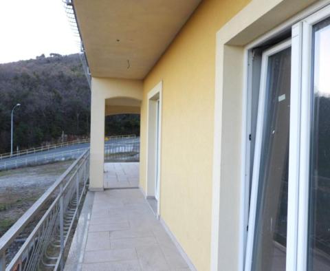 Spacieuse maison individuelle 580m2 avec vue mer sur un terrain de 3200 m2 à Pobri, Opatija - pic 59