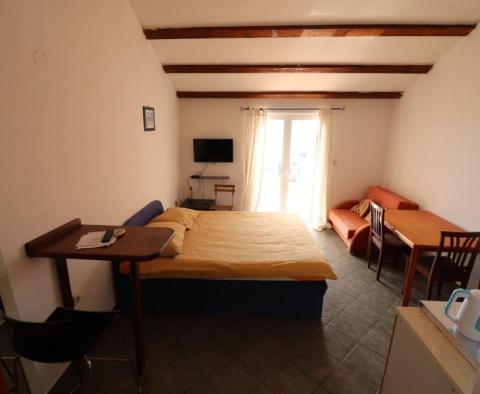 Felújítandó ház Ičićiben, Opatija, 6 apartmannal, mindössze 200 méterre a tengertől - pic 10