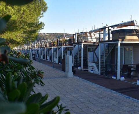 Maison flottante unique directement sur l&#39;eau avec vue sur la mer et le port de plaisance de Pula, Veruda ! - pic 17