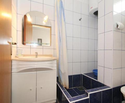 Apartmánový dům první linie v Rogoznici se 7 apartmány a kotvištěm lodí - pic 18