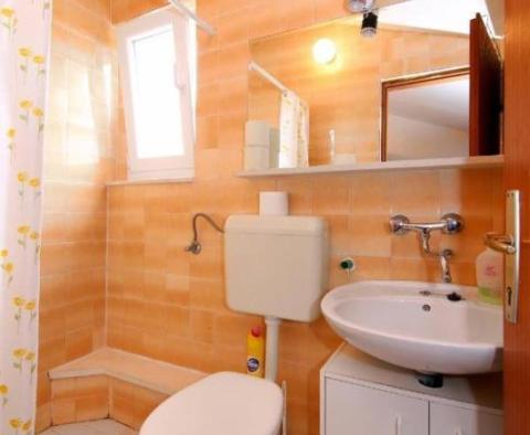 Apartmánový dům první linie v Rogoznici se 7 apartmány a kotvištěm lodí - pic 25