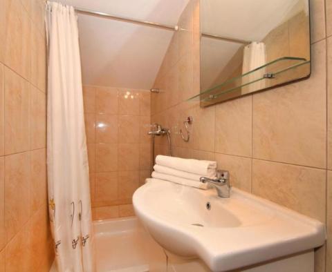 Apartmánový dům první linie v Rogoznici se 7 apartmány a kotvištěm lodí - pic 31