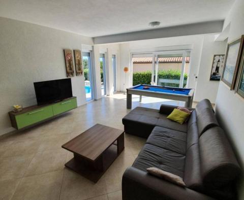 Remarkable villa of modern design on the 2nd row to the sea, panoramic view, furnished - Medulin area - pic 11